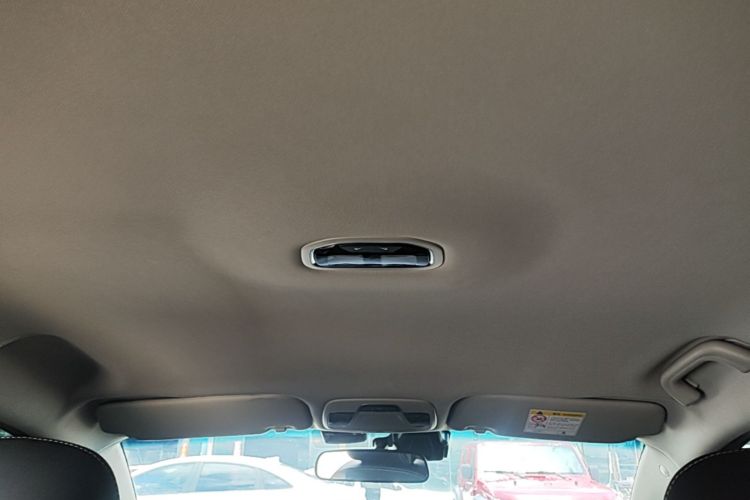 GEELY Emgrand 2019 car image #18