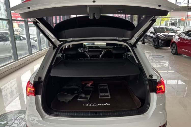 Audi Q3 2020 car image #19