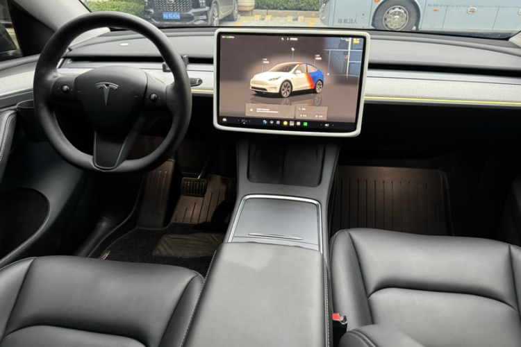 Tesla Model Y 2024 #9 Tesla Model Y 2024 صورة سيارة #9