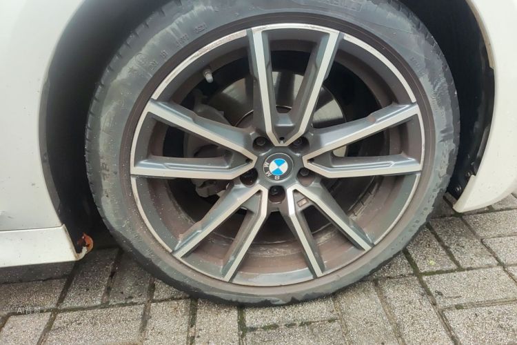 BMW 3 Series 2021 car image #9