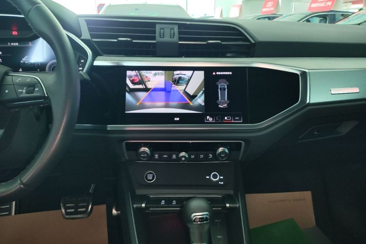 Audi Q3 2023 car image #13