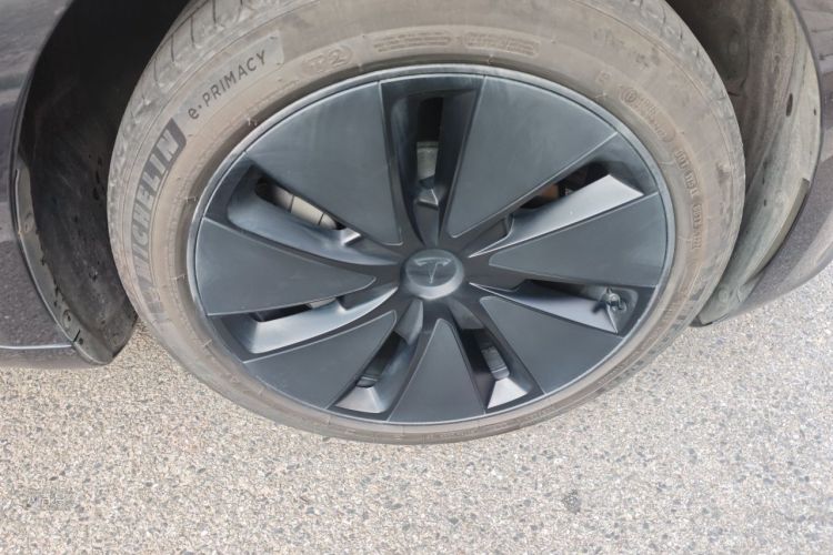 Tesla Model 3 2024 car image #9