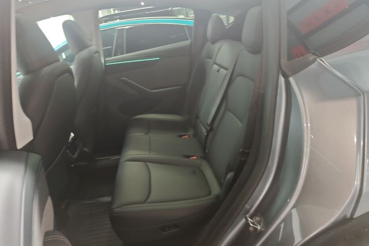 Tesla Model Y 2025 immagine di auto #17