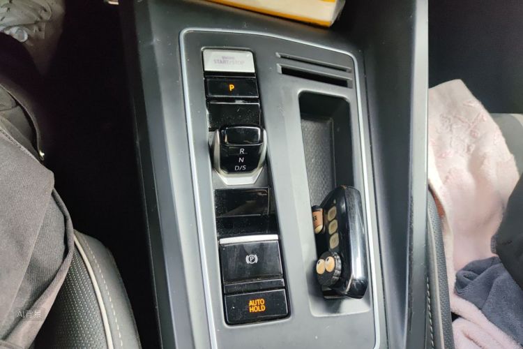 Volkswagen Golf 2022 car image #16