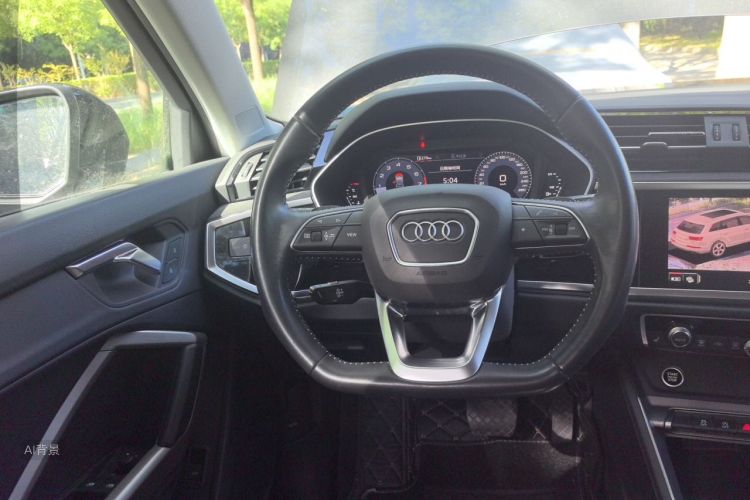 Audi Q3 2021 car image #12
