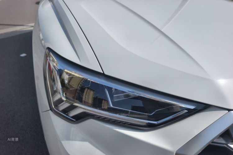 Audi Q3 2021 car image #8