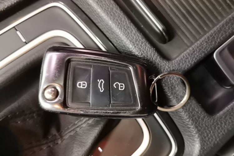 Volkswagen Golf 2019 car image #9