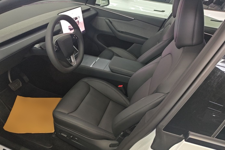 Tesla Model Y 2026 #15 Tesla Model Y 2026 immagine di auto #15