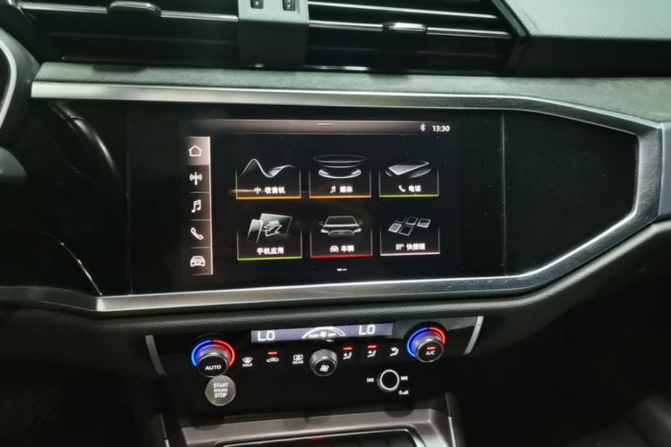 Audi Q3 2020 car image #15