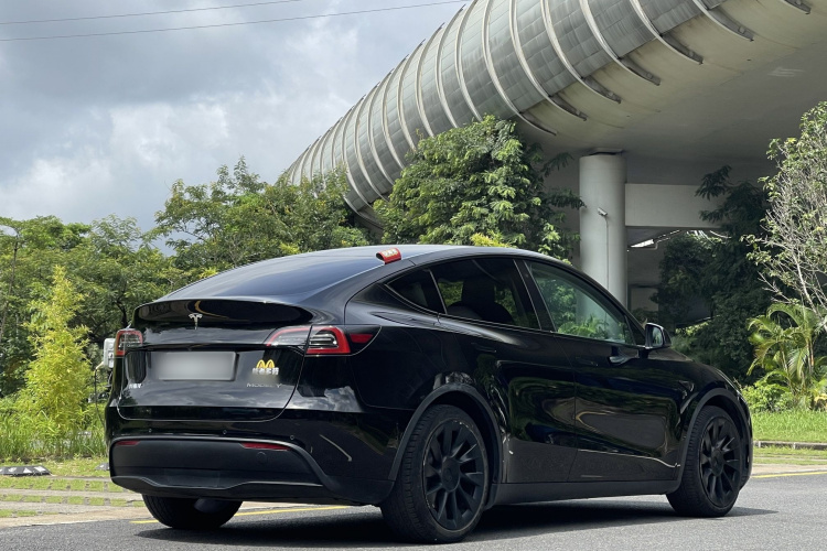 Tesla Model Y 2022 car image #8