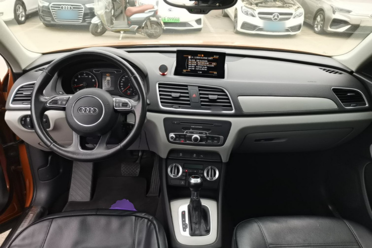 Audi Q3 2016 car image #11