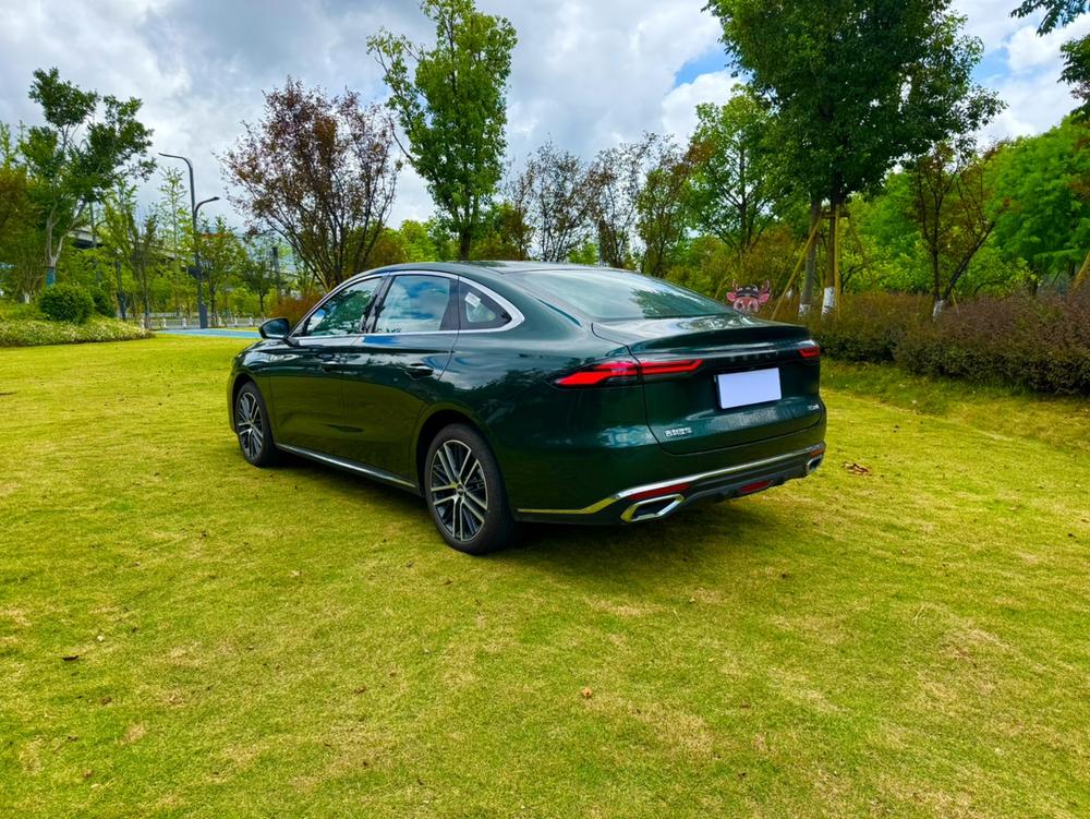 GEELY Emgrand 2025 #5 GEELY Emgrand 2025 car image #5