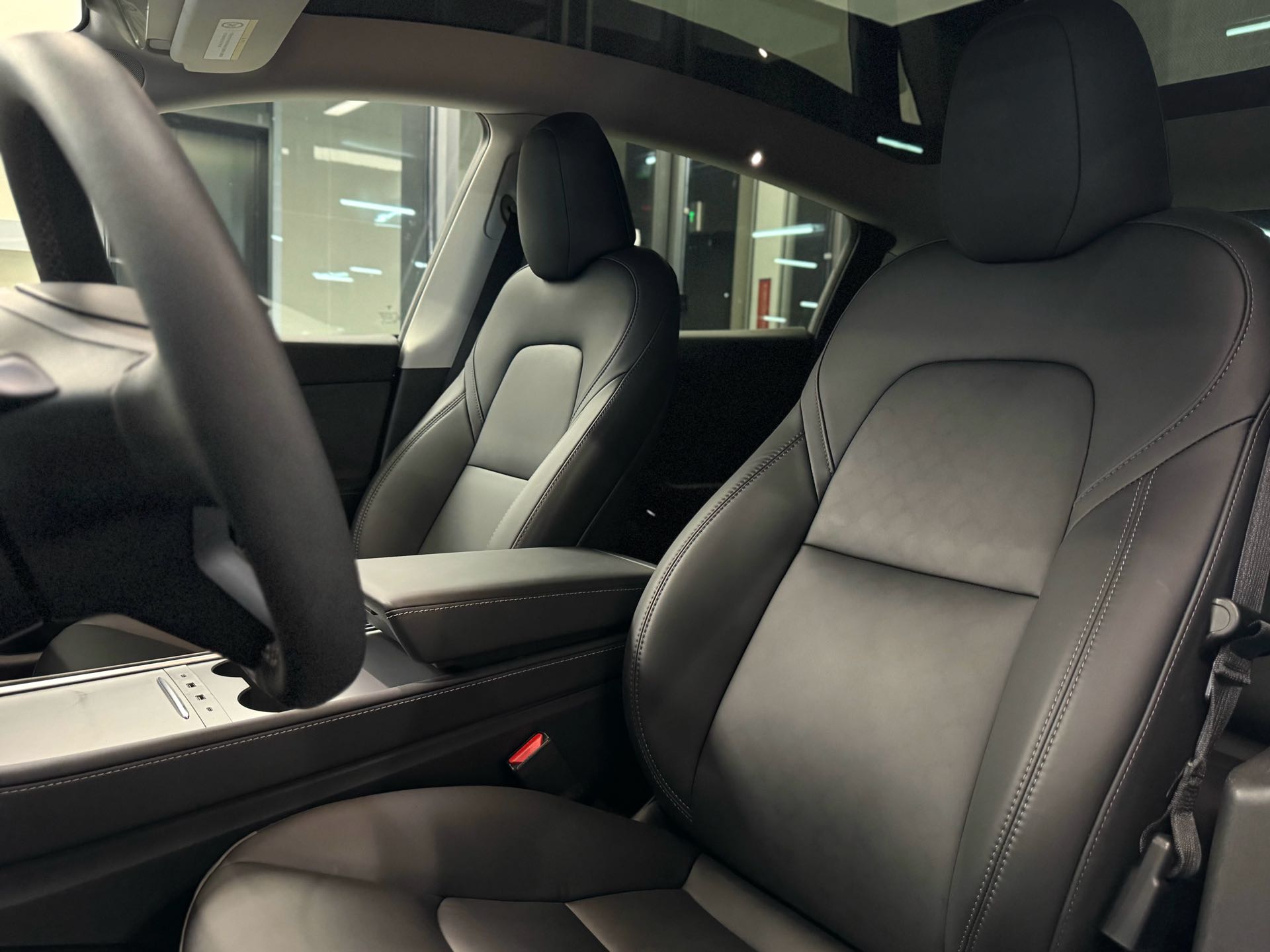 Tesla Model Y 2023 #4 Tesla Model Y 2023 car image #4