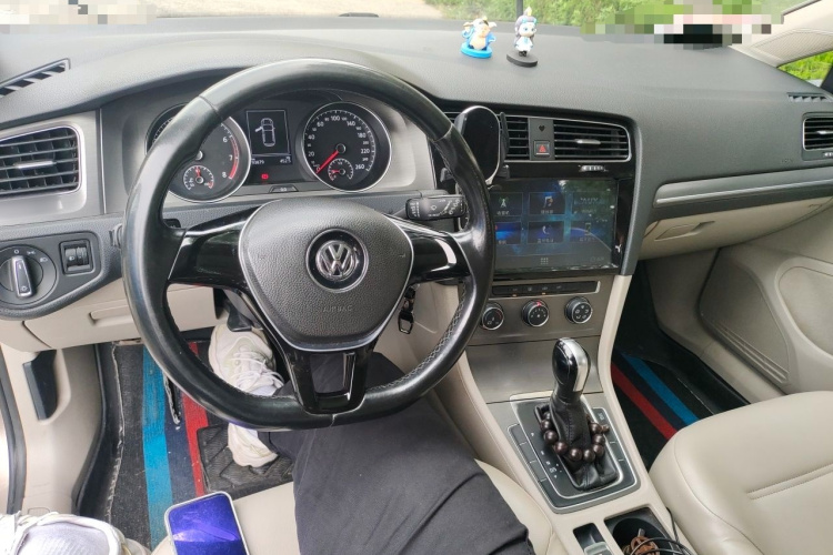 Volkswagen Golf 2015 car image #12