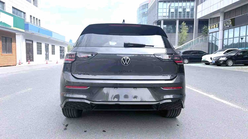 Volkswagen Golf 2026 car image #5