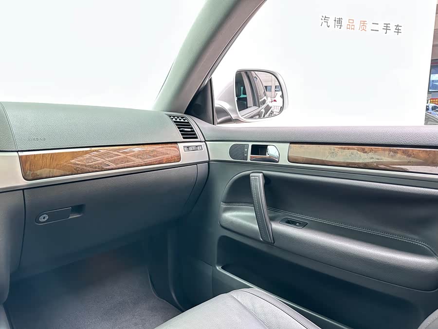 Volkswagen Touareg 2010 immagine di auto #23