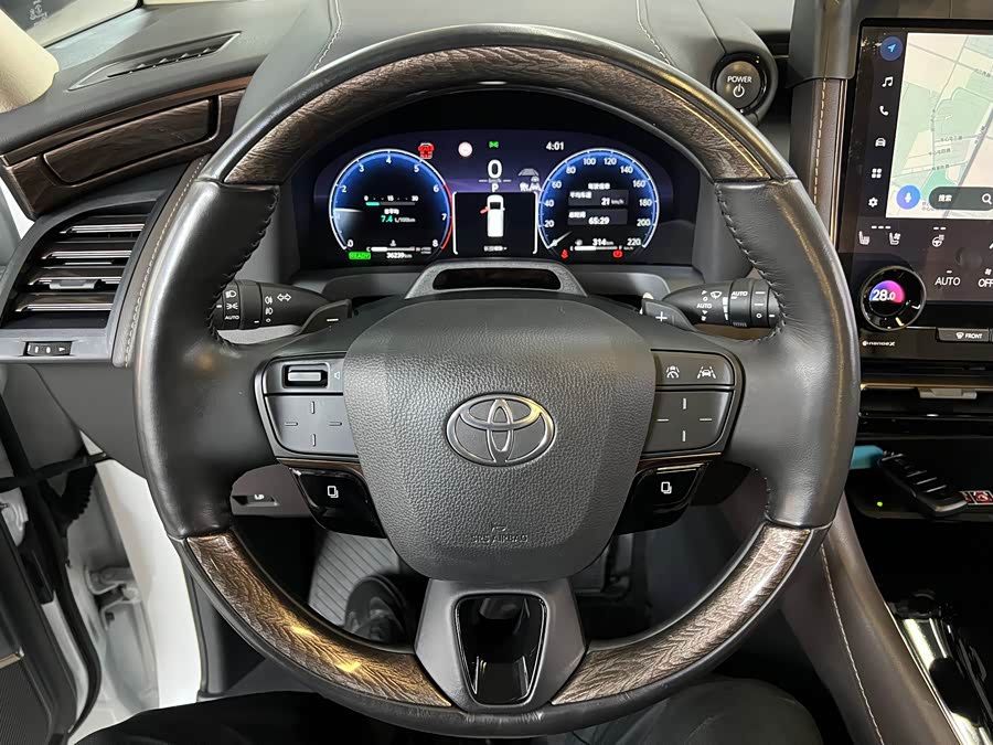 Toyota Alphard 2023 car image #23