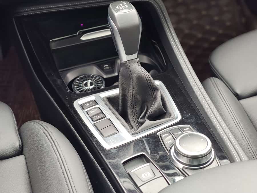 BMW 1 Series 2019 immagine di auto #23