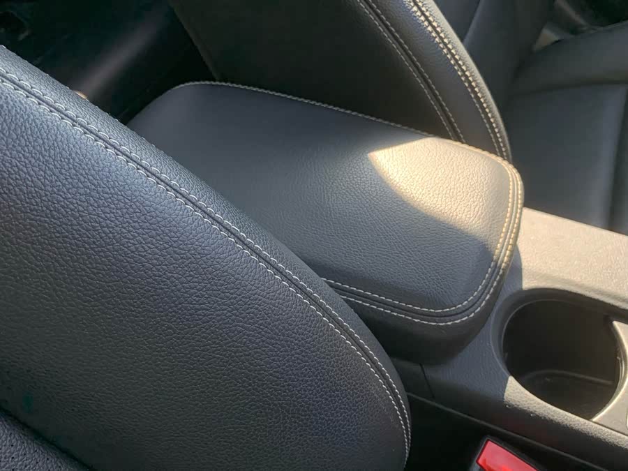 Mercedes-Benz GLA Class 2017 immagine di auto #23