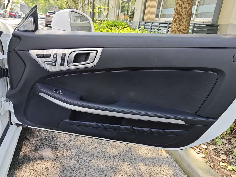 Mercedes-Benz SLC Class 2017 car image #23