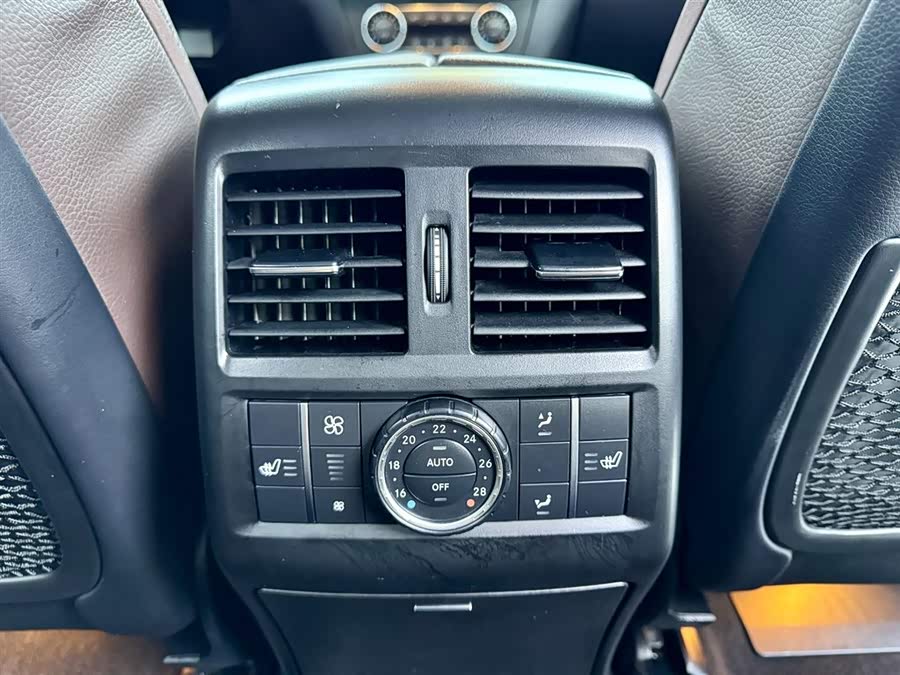 Mercedes-Benz GL Class 2014 car image #23