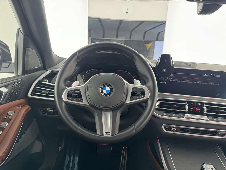 BMW X7 2020 car image #23