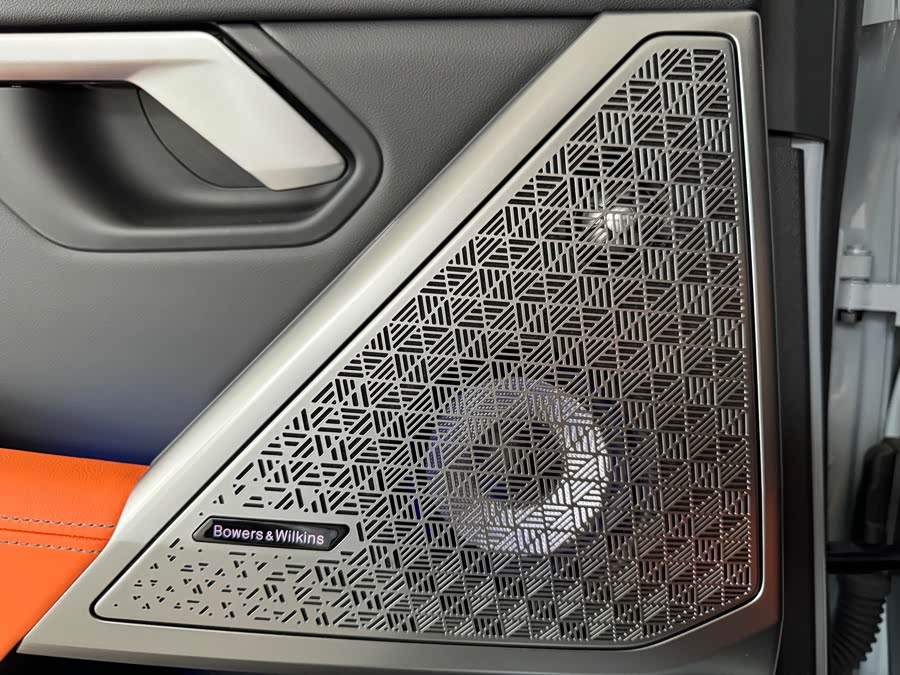 BMW M5 New Energy immagine di auto #23