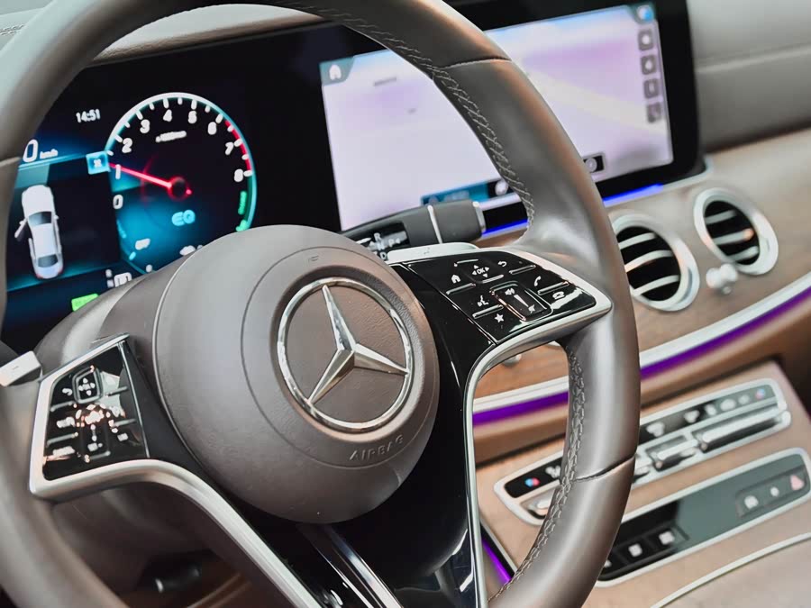 Mercedes-Benz E Class New Energy 2021 car image #23