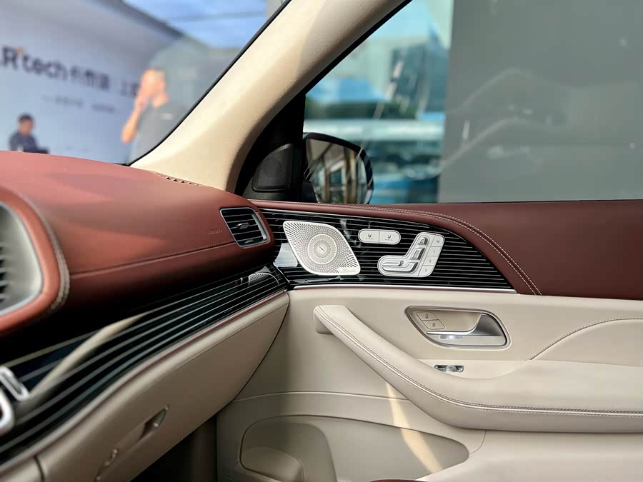 Mercedes-Benz Maybach GLS 2024 صورة سيارة #23
