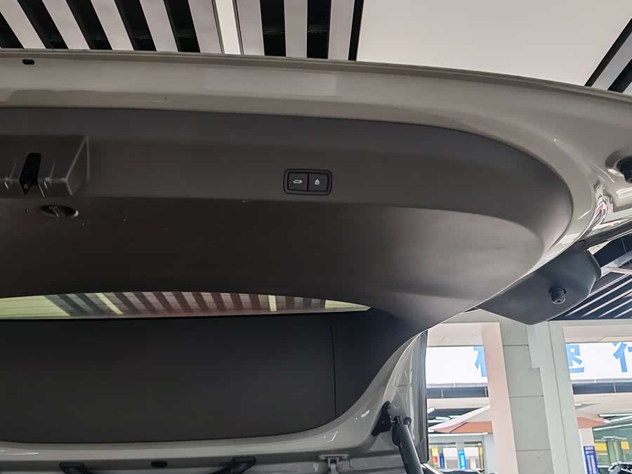 理想汽车 理想MEGA 2024 汽车图片 #23