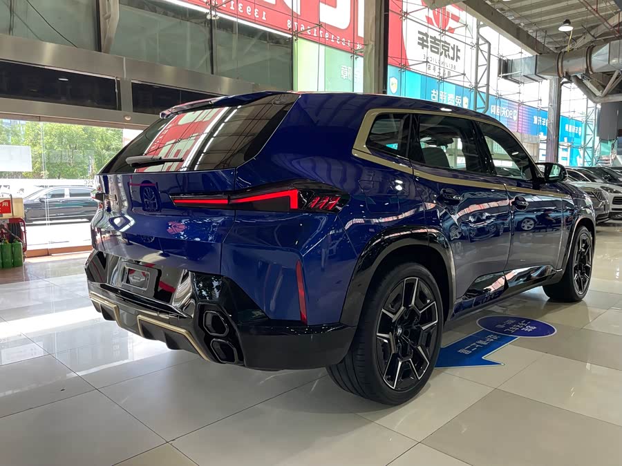 BMW XM 2024 immagine di auto #23