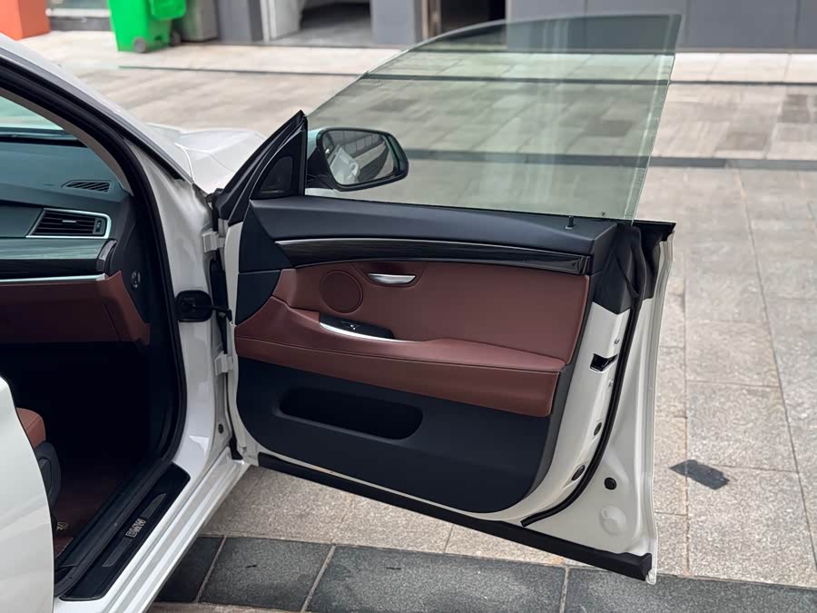 BMW 5 Series GT 2017 #23 BMW 5 Series GT 2017 صورة سيارة #23