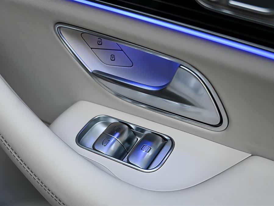 Mercedes-Benz Maybach GLS 2024 imagen de coche #23