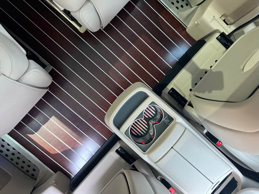 Mercedes-Benz V Class 2020 car image #23