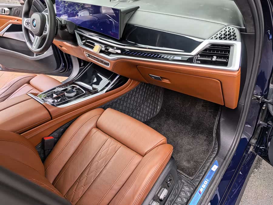 BMW X7 M60i 2023 #23 BMW X7 M60i 2023 car image #23