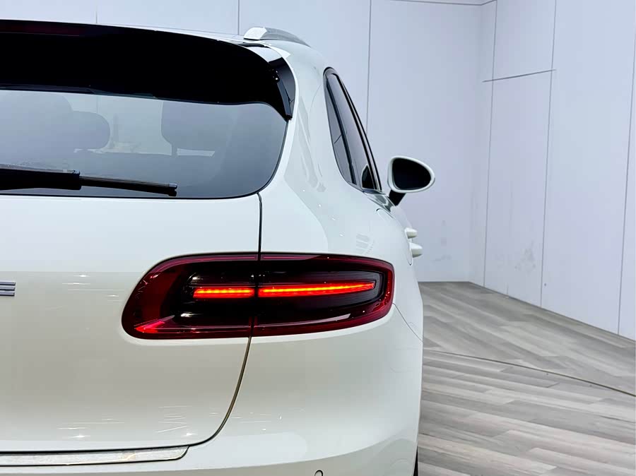 2015 car image #23