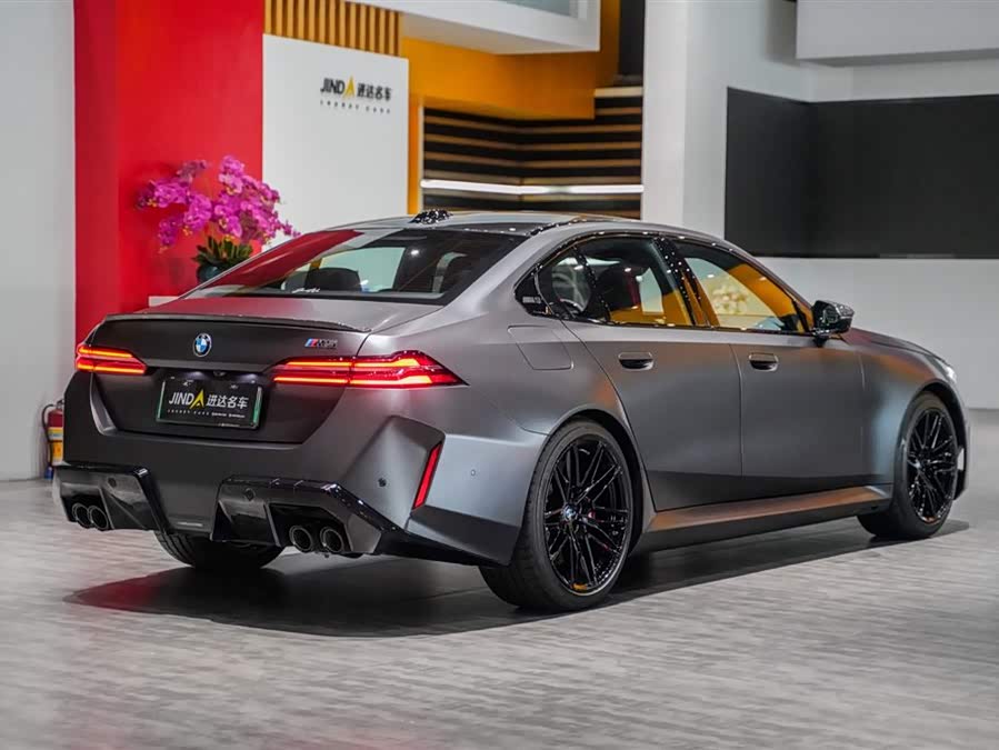 BMW M5 New Energy 2024 immagine di auto #23