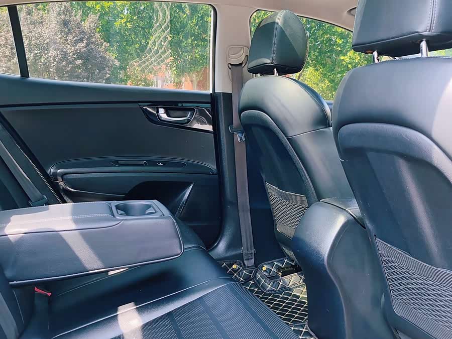 起亚 起亚K4 2014 汽车图片 #23