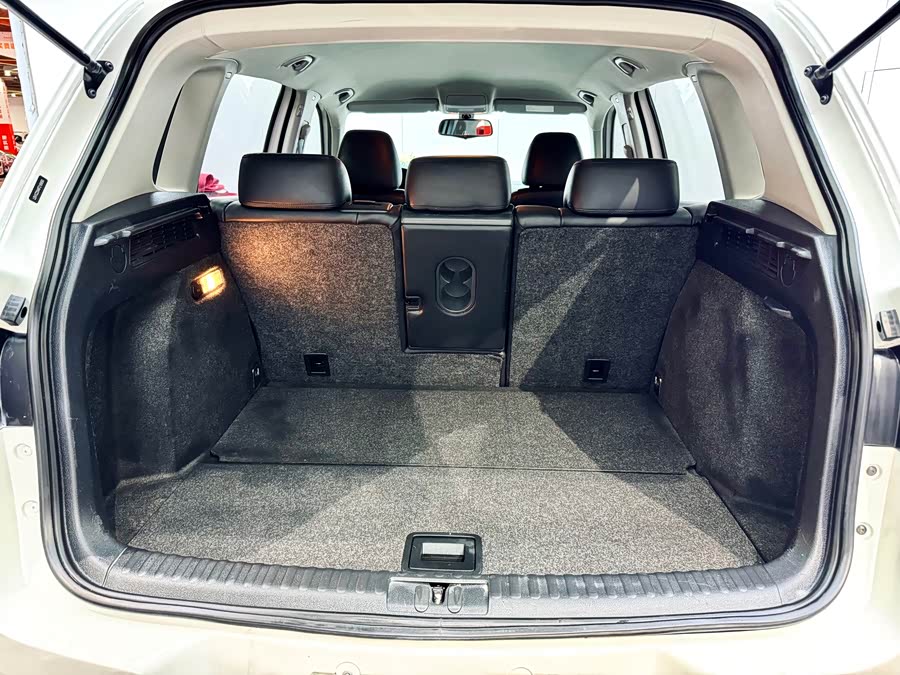 Volkswagen Tiguan 2015 car image #23