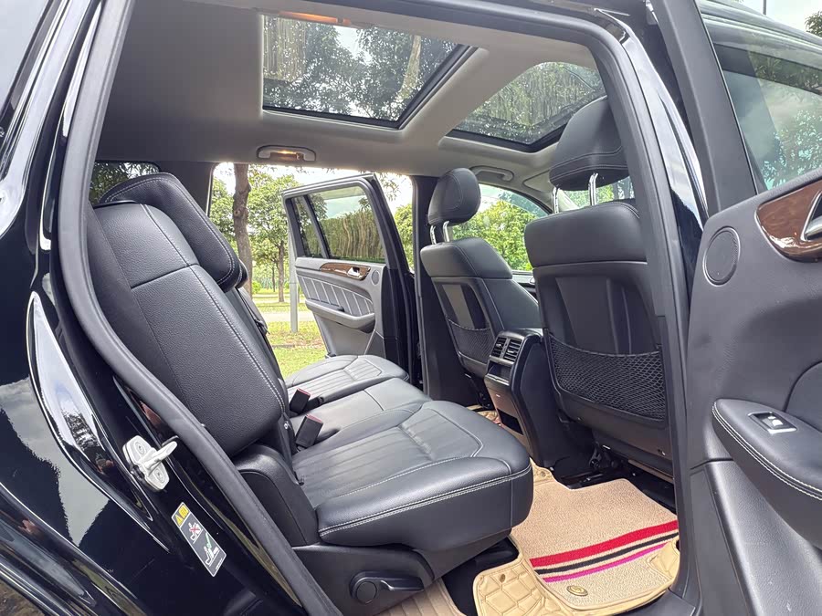 Mercedes-Benz GL Class 2017 immagine di auto #23