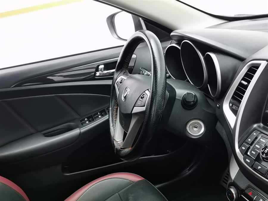 Changan Eado XT 2015 изображение автомобиля #23