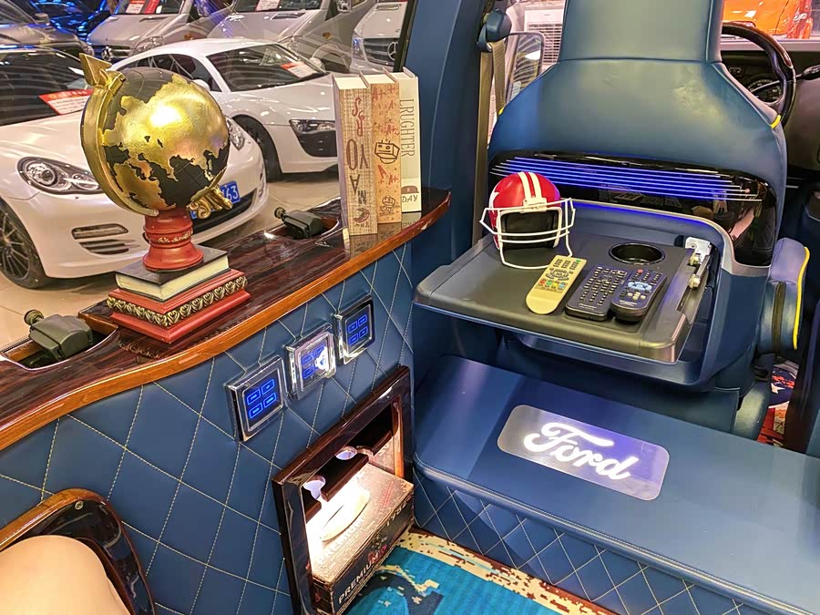 Ford E350 2010 car image #23