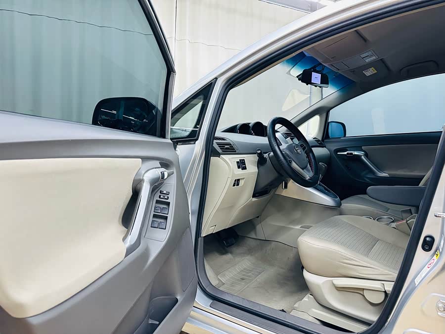 Toyota Reiz 2012 صورة سيارة #23