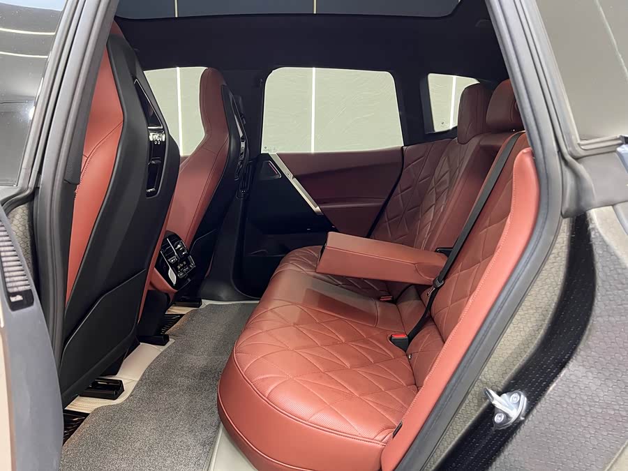 BMW iX M60 2023 car image #23