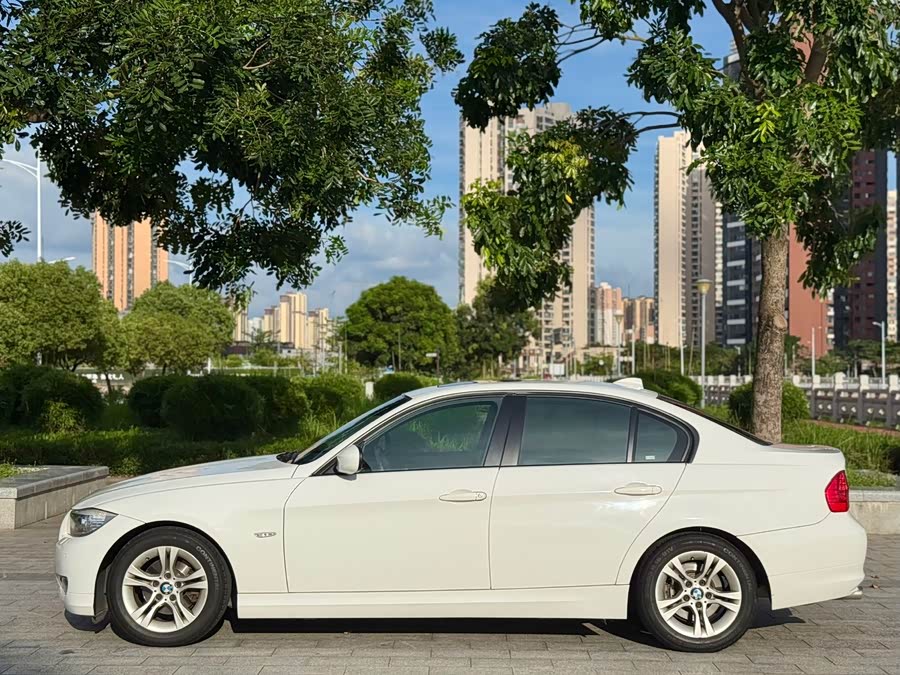 BMW 3 Series (Imported) 2010 car image #23