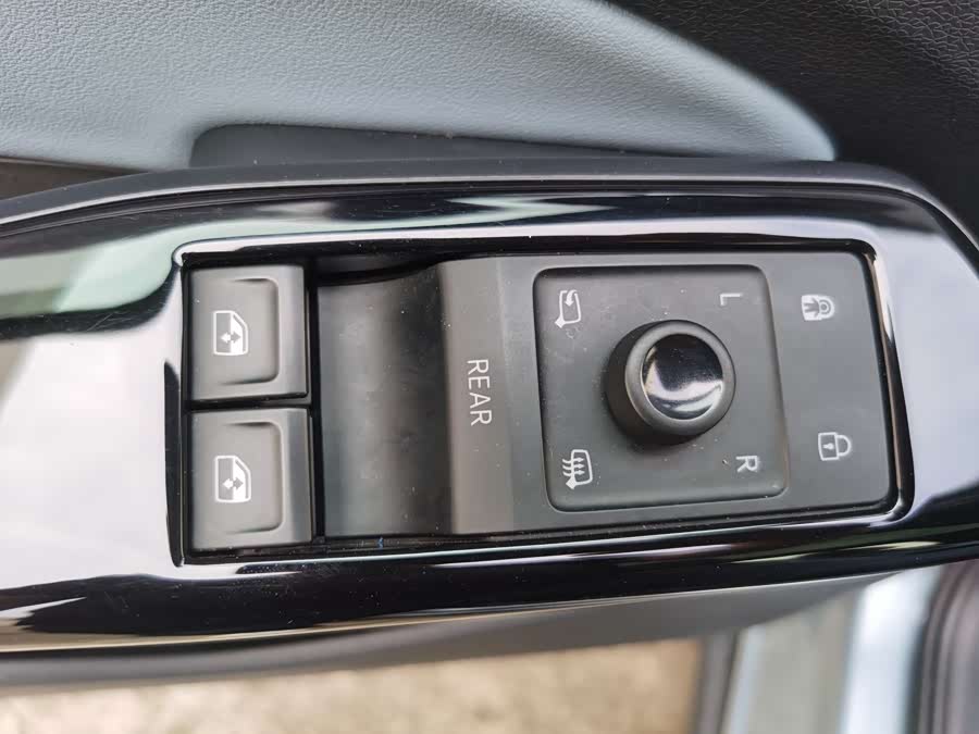 Volkswagen ID.4 X 2024 immagine di auto #23