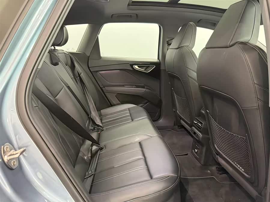 Audi Q4 e-tron 2024 immagine di auto #23