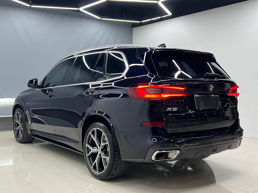 BMW X5 2023 immagine di auto #23