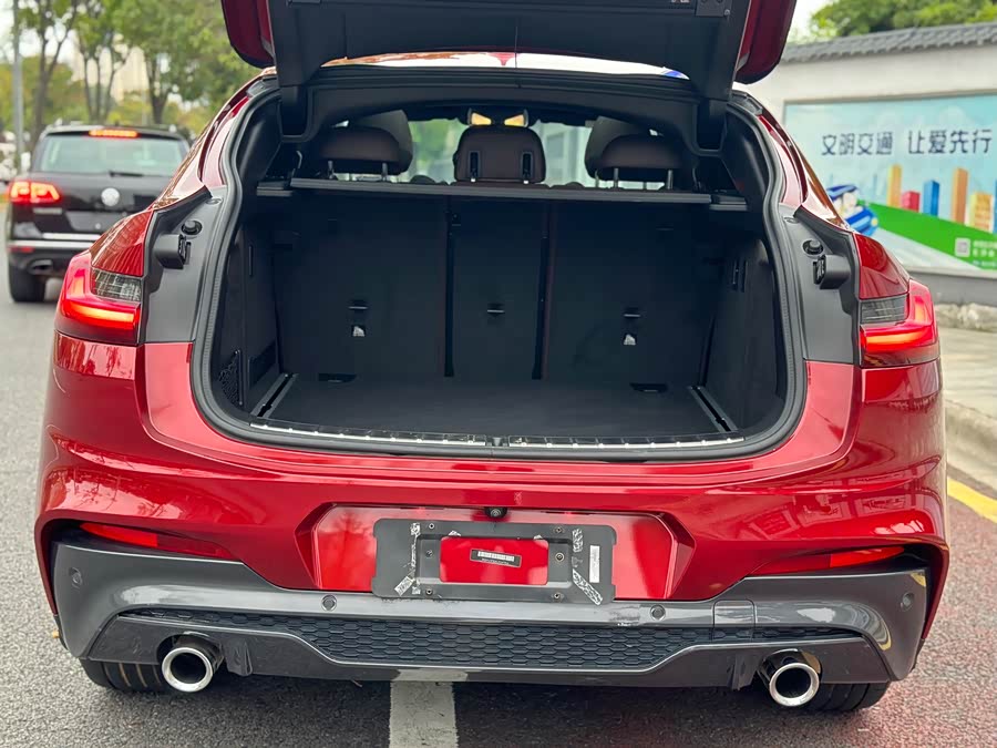 BMW X4 2020 car image #23