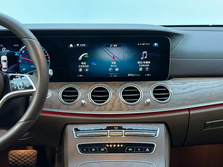 Mercedes-Benz E Class New Energy 2022 car image #23